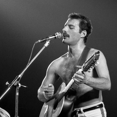 Freddie Mercury Fan page’s Instagram post: “From Paris with crazy love 🎸🤩 Absolutely perfect from any angle ❤️🥰 📸 Paris, May 3, 1982, photos by Bernard Legon via www queenlive.ca” Queen Songs, Freddie Mercury Tattoo, Fred Mercury, Freddie Mercury Quotes, Freddie My Love, King Of Queens, Queen Poster, Freddy Mercury, Princes Diana