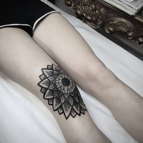 Knee Mandala, Sacred Tattoo, Knee Cap, Mandalas Painting, Wallpaper Flower, Beautiful Tattoo, Mandalas Drawing, Mandala Tattoo Design, Unique Tattoo Designs