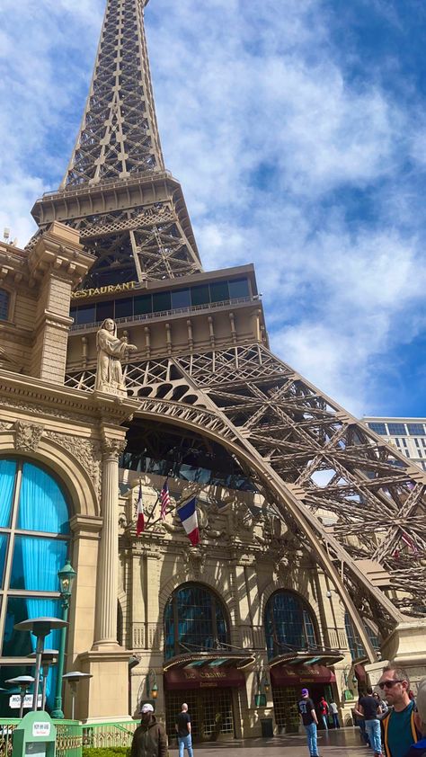 Hotel Paris Las Vegas, Las Vegas Paris, Vegas Paris Hotel, Efile Tower, Las Vegas Painting, 21st Birthday Vegas, Paris Hotel Las Vegas, Las Vagas, Paris Las Vegas