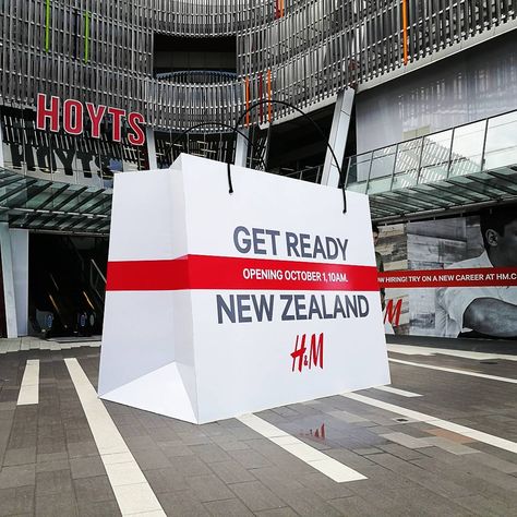 H&M, Sylvia Park Shopping Centre, Auckland, New Zealand, "Just let me shop and no one gets hurt", pinned by Ton van der Veer Retail Branding, Marketing Activations, Mall Stores, Store Ads, Motion Design Video, Indoor Games, Guerilla Marketing, Event Activities, Creative Event