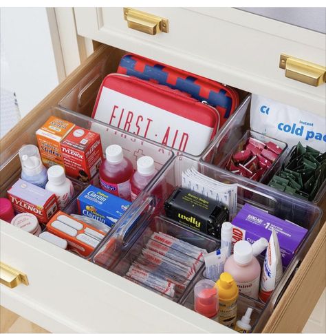 Bathroom Organization Ideas, Bathroom Drawer Organization, Organizer Bins, Home Edit, Medicine Organization, House Organisation, Interior Bathroom, The Home Edit, Apartment Organization