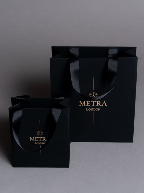 Luxury Gift Bags Packaging, Luxury Paper Bag Design, Packaging Bag Design, Luxury Shopping Bags, Personal Magazine, Bag Brand Logo, Hand Bags Ideas, Luxury Gift Bag, Luxury Brand Packaging