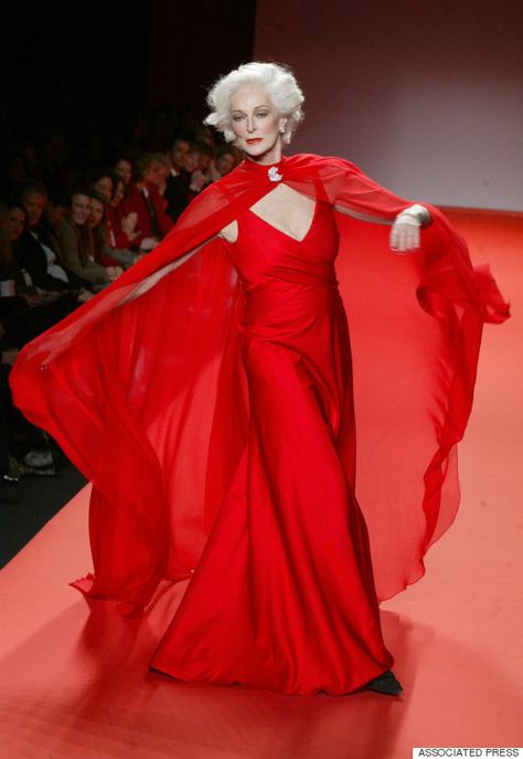 carmen dellorefice Grandma Dress, Carmen Dell'orefice, Model Runway, The Blonde Salad, Older Women Fashion, Wearing All Black, Ageless Style, Ageless Beauty, Model Photos