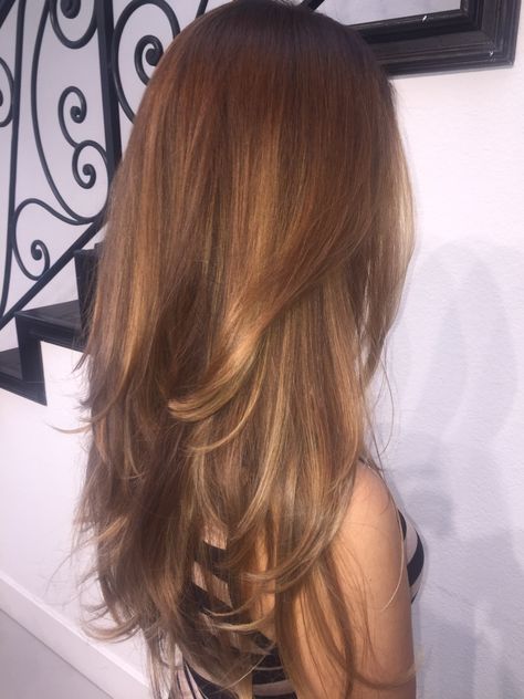 Natural balayage ❤️ Amber Hair Colors, Natural Balayage, Amber Hair, Honey Brown Hair, Brown Hair Inspo, Hair Color Light Brown, Honey Blonde Hair, Honey Hair, Hair Inspo Color