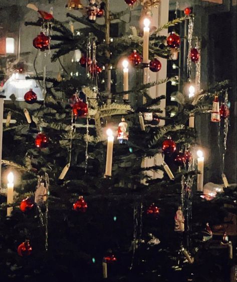 German Culture Aesthetic, German Christmas Decor, Christmas Traditions In Germany, German Christmas Tree, German Christmas Decorations, Norway Christmas, Christmas Feels, Real Candles, German Culture