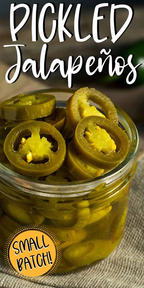 Pickled Jalapenos Recipe, Pickles Homemade Easy, Pickled Jalapeno Recipe, Canning Jalapeno Peppers, Jalapeno Recipe, Refrigerator Dill Pickles, Pickles Homemade, Easy Pickling Recipes, Pickled Vegetables Recipe