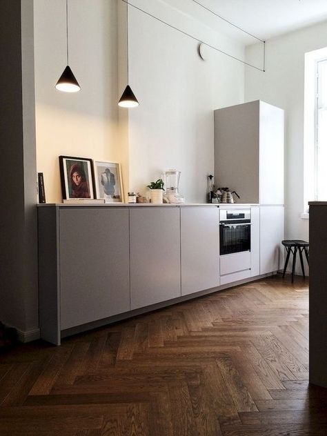 Dapur Skandinavia, Modern Scandinavian Kitchen, Dapur Rustic, Scandinavian Kitchen Design, Herringbone Wood Floor, Modern Kitchen Interiors, Kitchen Design Trends, Scandinavian Kitchen, Kitchen Design Decor