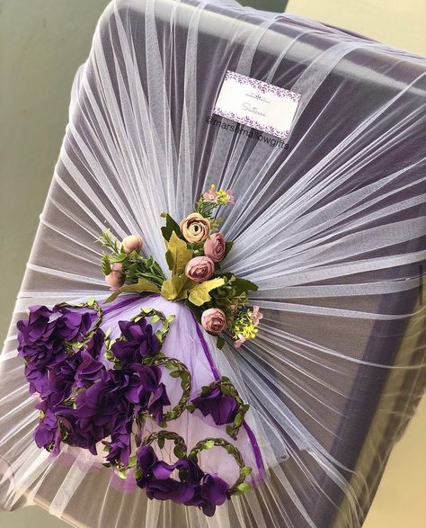 Suitcase wrapped in white and violet for engagement dowry wrapping. Suitcase Wrapping Ideas, Wedding Suitcase Decor, Suitcase Gift Wrapping, Suitcase Decor Ideas, Traditional African Wedding, Professional Gift Ideas, Suitcase Decor, Gift Wrapping Wedding, Trousseau Packing