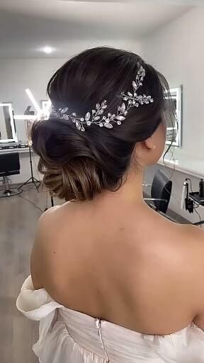 Bridal Hairstyles For Brunettes, Wedding Hairdos With Veil, Bride Bun Hairstyles With Veil, Bride Hairstyles Bun Wedding Day, Hairstyles Formal Elegant Up, Bridal Hairdo With Veil, Bride Hairstyles 2023 Trends, Wedding Bridal Hair Updo, Wedding Hair Up Do With Veil