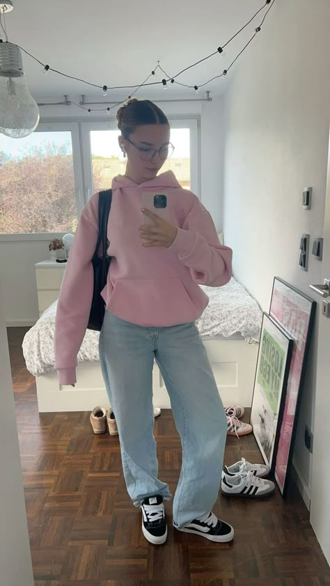 Pastel Outfit Inspo Aesthetic, Pink Zip Up Sweater Outfit, Outfits With Pink Sweatshirt, Pink Nike Dunks Outfit Ideas, Basic Outfits Hoodie, Pink Outfits Aesthetic Casual, Outfits With Nike Cortez, Pink Fall Outfit Ideas, Pink White Fox Hoodie Outfit