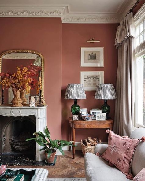 Rose Colored Living Room, Mauve Living Room, Edward Bulmer, Murs Roses, Louise Roe, Traditional Homes, Beautiful London, Cosy Living, London Home