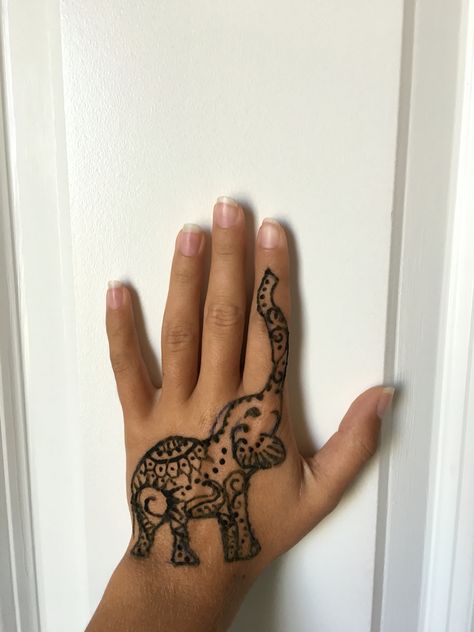 Elephant Henna Tattoo Elephant Henna Designs, Elephant Henna, Tattoos Elephant, Elephant Tattoo Ideas, Mandala Elephant Tattoo, Henna Elephant, Henna Ink, Cute Henna Tattoos, Small Henna