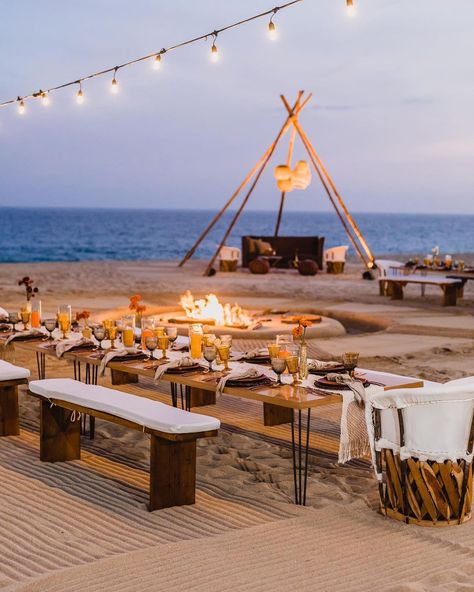 Boho Beach Dinner Party, Beach Bonfire Welcome Party, Bonfire Beach Wedding, Wedding Beach Bonfire, Beach Wedding Bonfire, Beach Cabana Ideas, Beach Party Ideas For Adults, Beach Bonfire Wedding, Beach Wedding Food