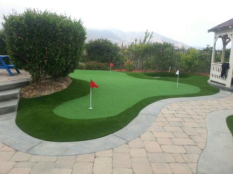 Putting green, pavers, sand trap combination. Playground Landscaping, Green Backyard, Living Pool, Diy Playground, Green Diy, Garden Wallpaper, Backyard Playground, Backyard Games, Side Yard