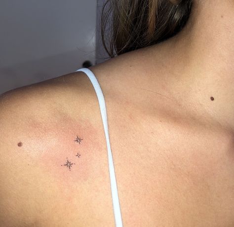 Done by @theghostkat. #tinytattoos #sparklestattoo #startattoos #thinlinetattoo Random Aesthetic Tattoos, Small Parisian Tattoos, Stick And Poke Tattoo Sparkle, Star Related Tattoos, Small Sparkle Tattoo Ideas, Sparkles Tattoo Ideas, Sparkle Stick And Poke, Feminine Dainty Tattoos, Tiny Sparkle Tattoo