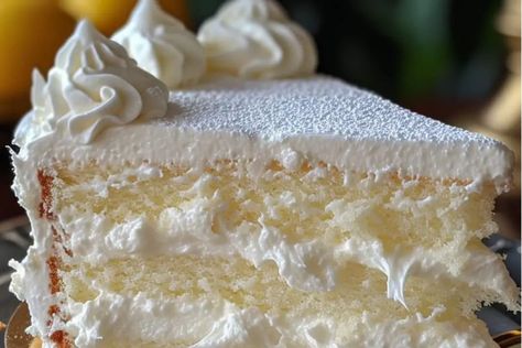 Italian Lemon Cream Cake Italian Lemon Cream Cake Recipe, Italian Lemon Cream Cake, Lemon Creme Cake, Italian Lemon Cake, Italian Cream Cake Recipe, Lemon Cream Cake, Italian Cream Cakes, Italian Cake, Lemon Cake Recipe