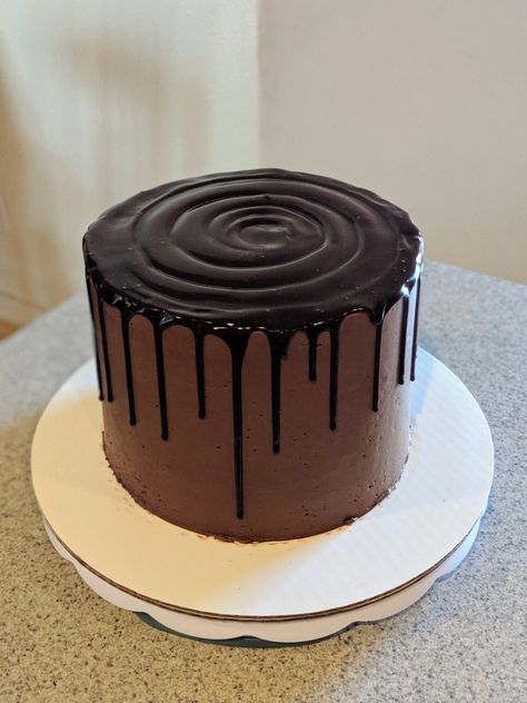 Chocolate drip cake Oreo Drip Cake, Chocolate Drip Recipe For Cake, Chocolate Cake With Dripping Icing, Cake Chocolate Drip, Chocolate Drip Cake Birthday, 2 Tier Chocolate Drip Cake, Drip Cake Recipes, Chocolate Drip Cake With Sprinkles, Mini Chocolate Cake