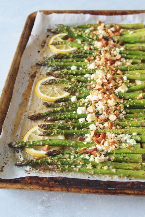 Honey-Lemon Roasted Asparagus with Feta - Inspired Edibles Vegetarische Diners, Roasted Asparagus, Low Carb Paleo, Asparagus Recipe, Honey Lemon, Veggie Dishes, Vegetable Side Dishes, Vegetable Dishes, Baking Sheet