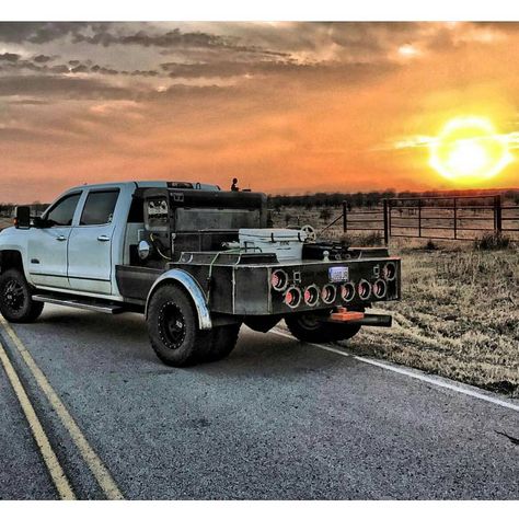 Jacked Up Trucks, Rig Welder, Welding Trucks, Welding Rig, Welding Rigs, Truck Flatbeds, Truck Mods, Welding And Fabrication, John Deere Tractors