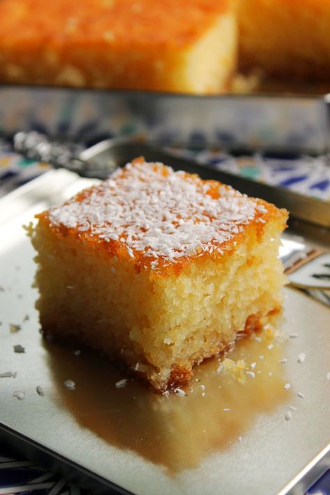 Semolina Cake Recipe, Turkish Recipes Desserts, Macedonian Food, Semolina Cake, Food For Special Event, Turkish Desserts, Greek Desserts, Piece Of Cake, Arabic Food