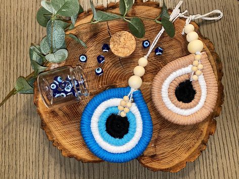 Macrame Projects Ideas, Macrame Car Charm, Evil Eye Macrame, Mirror Car Accessories, Hanger Decor, Macrame Knots Pattern, Rope Crafts Diy, Bracelet Craft Diy, Rope Crafts