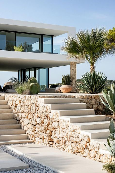 Big modern minimalist house on a shore of Ibiza. Check out all of these stunning big Mediterranean houses that will make you feel like living on the Mediterranean coast, complete with charming courtyards, earthy tones, and elegant archways. Modern Earthy House Exterior, Beach House Mediterranean, Modern Mexico House, Ibiza Houses, Mediterranean Villa Exterior, Pool Mediterranean, Mediterranean Homes Interior, Modern Mediterranean House, Ibiza Homes