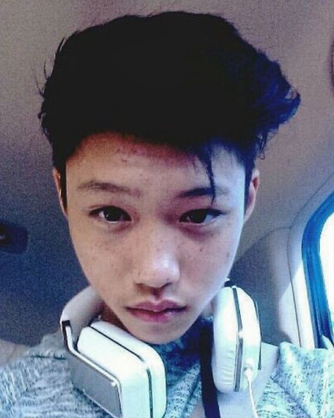 ੈ✩‧ 𝐹 : 𝐉𝐞 𝐭'𝐚𝐝𝐨𝐫𝐞 🤍 𝐆𝐎生 on Instagram: “Felix's glow up through his selcas <3 The first one is adorable haha. He really keeps glowing up even if he's already gorgeous like WHEN…” Felix Predebut, Felix Taste, Skz Memes, Felix Lee, Felix Skz, Celebrity Style Red Carpet, Lee Felix, Kid Memes, Kids Icon