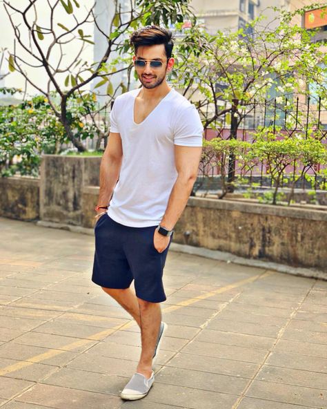 Himansh Kohli, Business Casual Attire For Men, Mens Fashion Summer Outfits, Groom Dress Men, Black Outfit Men, Indian Men Fashion, Mens Casual Outfits Summer, Indian Man, Mens Casual Dress Outfits