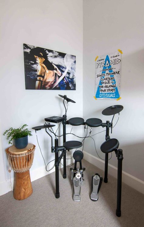 Drummer Room Ideas, Drum Kit In Bedroom, Small Drum Room Ideas, Drummer Bedroom Ideas, Bedroom With Drums, Drums Bedroom, Drums In Bedroom, Drum Set In Bedroom, Room With Drums