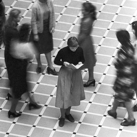 dark academia society on Instagram: “Photo by Alexander Sentsov (1980)” Black And White People, People Reading, Night Pictures, The Bell Jar, Dark Academia Aesthetic, Academia Aesthetic, People Photography, Vintage Photography, Dark Academia