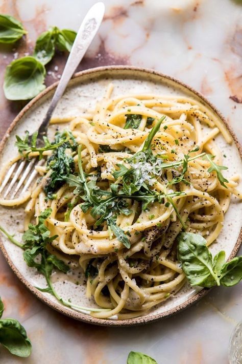 Cacio e Pepe with Arugula and Lemon | halfbakedharvest.com #pasta #easy #recipes Couscous, Pasta Recipes, Italian Recipes, Pasta Easy, Läcker Mat, Half Baked Harvest, Arugula, Pasta Dishes, Easy Recipes