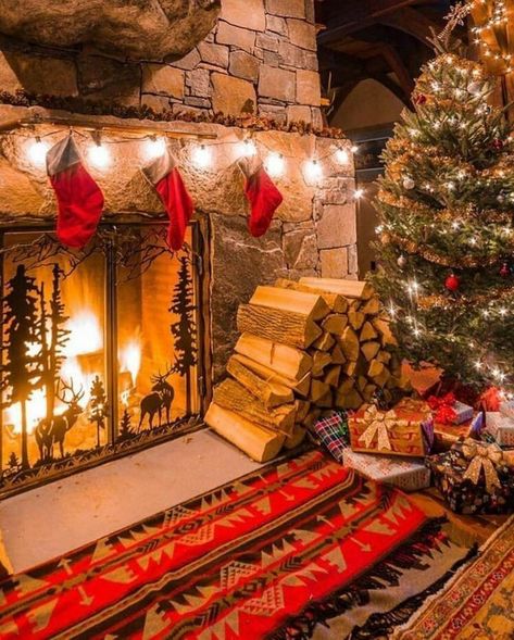 Fire Decor, Winter Cabins, Christmas Rooms, Best Fireplace, Christ Is Born, Interior Furniture Design, Christmas Fireplace Decor, Christmas Yarn, Winter Princess