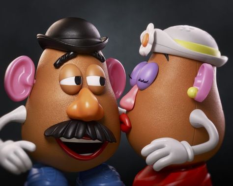 Mr. And Mrs. Potato Head Dibujos Toy Story, Toy Story 1995, Chinese Posters, Mr Potato Head, Potato Heads, Toy Story 3, Potato Head, Cinema Posters, Pixar Toys