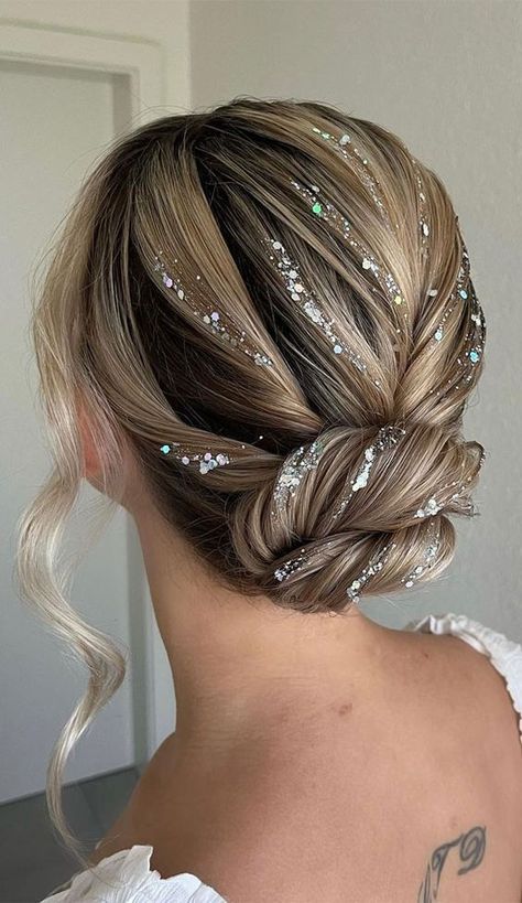 Prom Hair Updo Medium Length, Long Curly Hairstyles For Prom, Concert Hair, Fancy Updos, Prom Hair Updo, Matric Dance, Formal Hair, Prom 2024, 2024 Prom