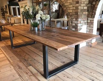 Small Kitchens, Upcycled Oak Dining Table, Diy Esstisch, Industrial Style Coffee Table, Reclaimed Dining Table, تصميم الطاولة, Farmhouse Dining Room Table, Diy Dining Table, Industrial Dining Table