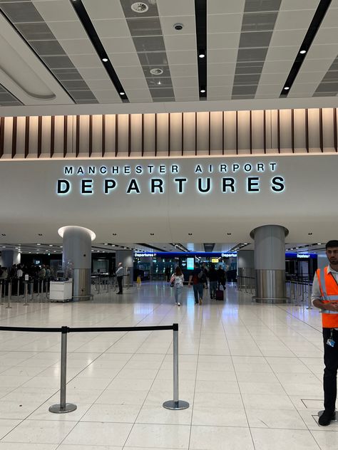 Doha, Morning Flight, Lucky Wallpaper, Manchester Airport, Airport Aesthetic, Dubai Aesthetic, Airport Photos, Fake Story, Beautiful Places To Visit