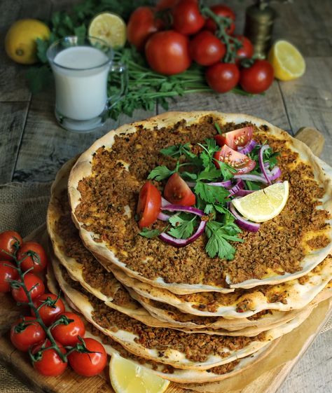 Lahmacun Recipe, Cookbook Inspiration, Food Savoury, Vegan Meat Substitutes, Seitan Recipes, Meat Replacement, Vegan Meat, Healthy Vegetable, Street Foods