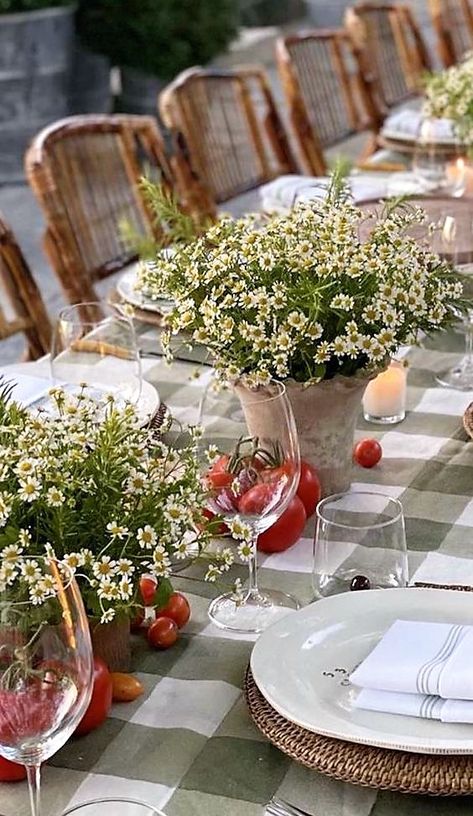 September Dinner, Italian Dinner Party, Tafel Decor, Outdoor Dinner Parties, Dinner Party Summer, Dinner Party Table, Dinner Table Setting, Outdoor Dinner, Italian Dinner