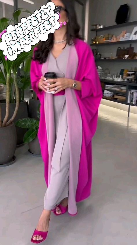 Abaya Designs Latest, Modest Dresses Fashion, Kaftan Designs, Draping Fashion, Mode Abaya, Women Dresses Classy, High Fashion Outfits, Modesty Fashion, Abaya Designs