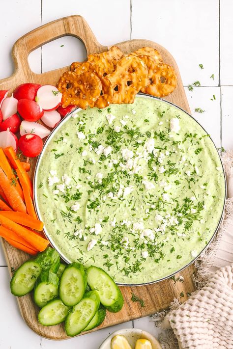 Make this bright, fresh Green Goddess Whipped Feta Dip in under 10 minutes! The perfect quick appetizer for Spring & Summer seasons. Easy Pesto Appetizers, Green Feta Dip, Summer Spread Food, Feta Veggie Dip, Greek Goddess Dip, Feta Pesto Dip, Summer Vegetarian Appetizers, Pesto Dip Appetizer, Healthy Summer Appetizers