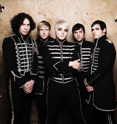 My Chemical Romance Black Parade, Mcr Black Parade, Welcome To The Black Parade, Romance Wallpaper, My Chemical Romance Wallpaper, The Black Parade, Jason White, Dallon Weekes, Tré Cool