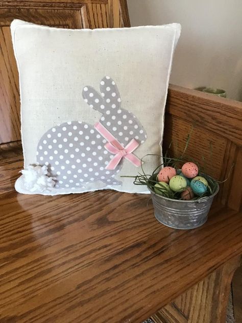 Patchwork, Outdoor Pillows Diy, Easter Cushions, Easter Paintings, Farmhouse Easter, Easter Pillows, Diy Pillow Covers, Pillow Ideas, Easy Easter Crafts