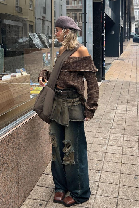 Skirt On Pants, Sofia Coelho, Puffer Bag, Minga London, Alt Clothing, Styling Outfits, New Rock, Grunge Goth, Fashion 101