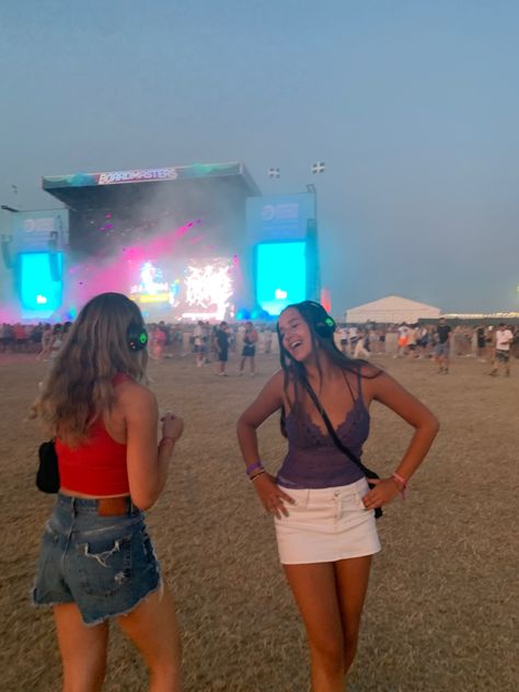 Coachella Casual Outfits, Govball Outfits 2023, Board Masters Festival Outfit, Latitude Festival Outfits, Leeds Fest Outfits, Festival Fits Summer, Boardmasters Festival Outfits, Wireless Outfit Festivals, Fun Festival Outfits