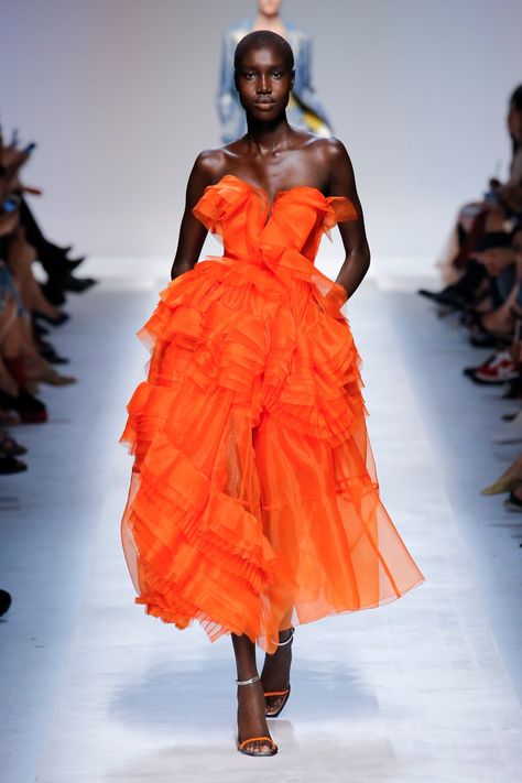 Hot Couture, Model Walks, Fashion Content, Ermanno Scervino, Orange Fashion, African Beauty, Vogue Fashion, Fashion Show Collection, Fashion Runway