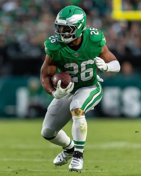 Saquon Barkley Eagles, Saquon Barkley Wallpaper, Philadelphia Eagles Art, Philadelphia Eagles Wallpaper, Eagles Football Team, Eagles Kelly Green, Football Swag, Philly Football, Nfl Eagles