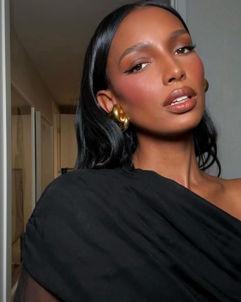 Cutesy Makeup, Jasmin Tookes, Blush Trend, Blush Shades, Makeup Black Women, Show Makeup, Brown Skin Makeup, Jasmine Tookes, Black Women Makeup