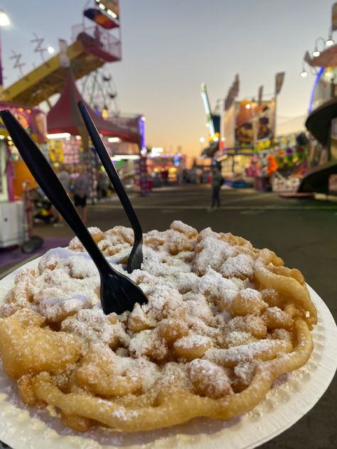 Essen, Funnel Cake Photography, Funnel Cake Aesthetic, State Fair Aesthetic, Carnival Funnel Cake, Bf Mood, Fair Pictures, Fair Foods, State Fair Food