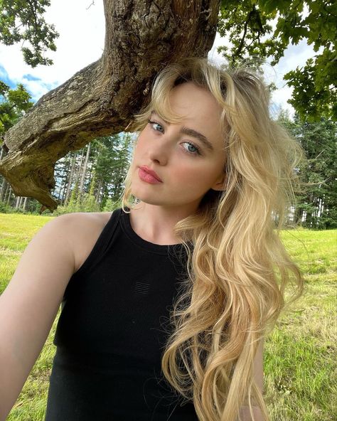 Kathryn Newton on Instagram: “Hug that tree” Victorie Weasley, Katherine Newton, Kathryn Love Newton, Kathryn Newton, Young Avengers, Missing Her, Aesthetic People, Angel Face, Instagram Aesthetic