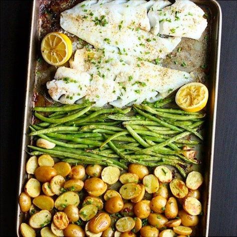 Quick Fish Recipes, Baked Tilapia Recipes, Fish Recipes Baked, Fish Dinner Recipes, Sheet Pan Suppers, Sheet Pan Dinners Recipes, Easy Mediterranean Diet Recipes, Baked Veggies, Recipe Sheets